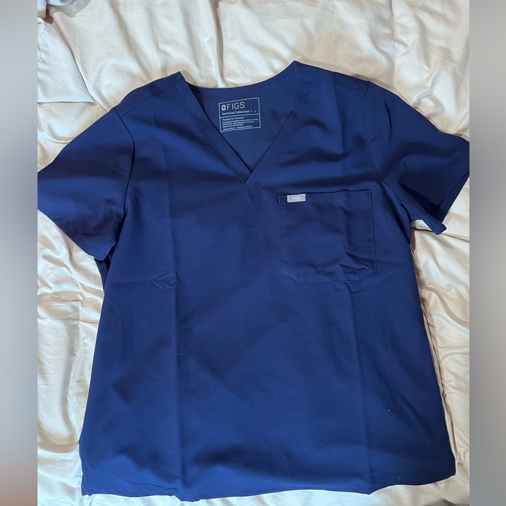 Figs Catarina one pocket scrub top (size large)